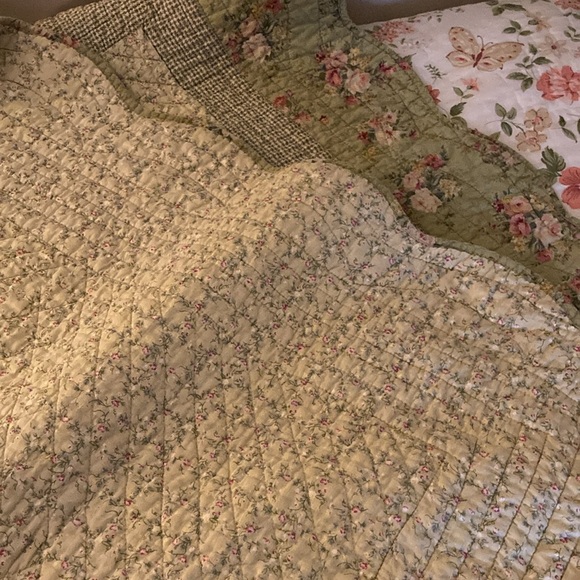 🛌 Cozy Quilt Throw/Lap Blanket - Picture 4 of 5